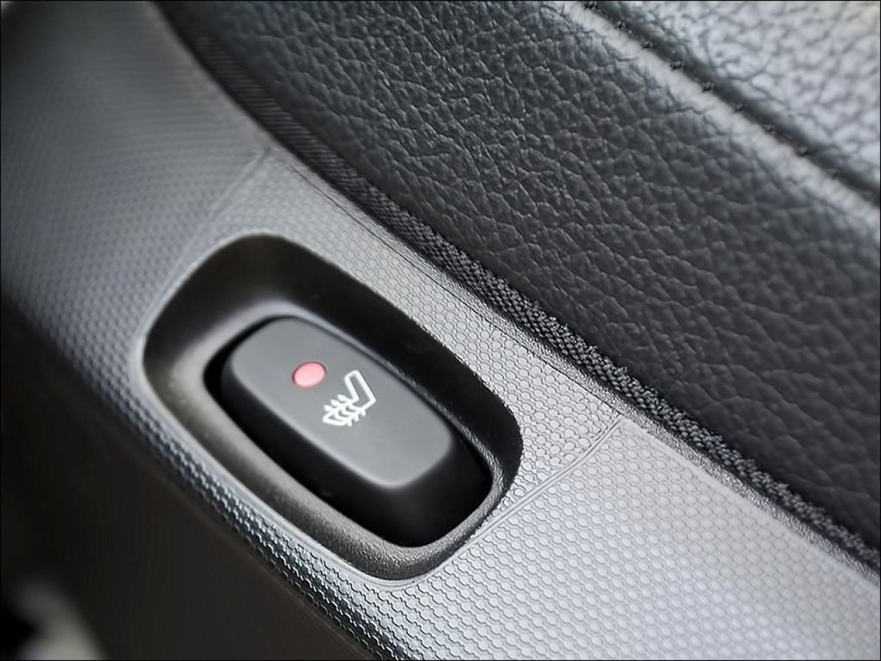 2016 Smart fortwo NAVIGATION | BLUETOOTH | LEATHER | HEATED SEATS Photo