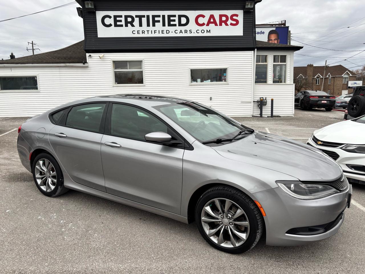 Used 2015 Chrysler 200 S ** HTS SEATS, BLUETOOTH, BACK CAM ** for sale in St Catharines, ON