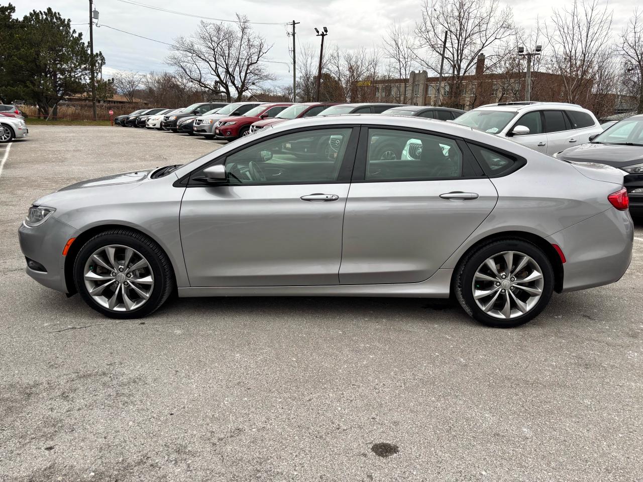 2015 Chrysler 200 S ** HTS SEATS, BLUETOOTH, BACK CAM ** Photo3