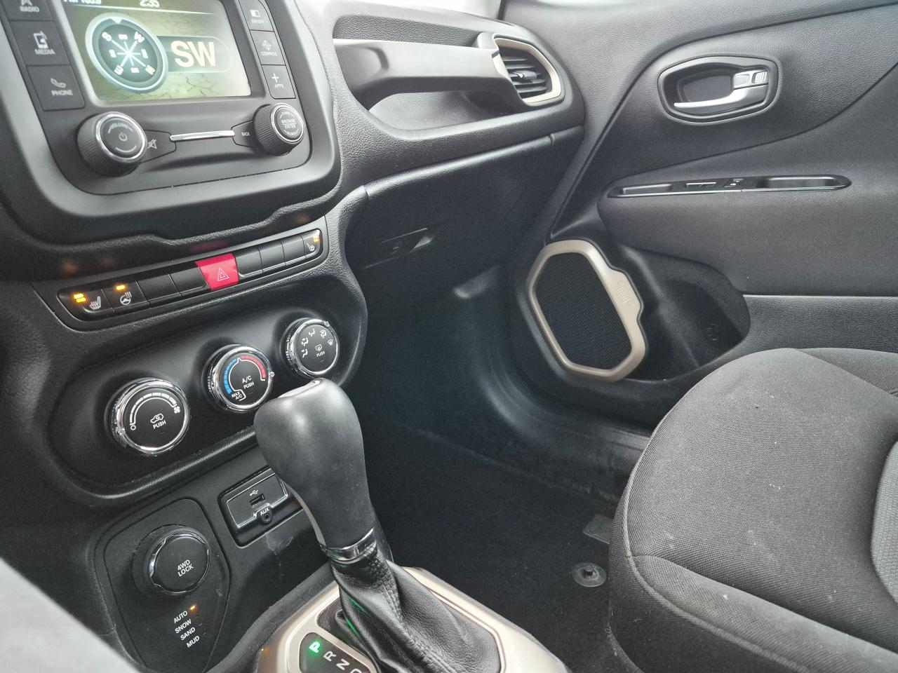 2016 Jeep Renegade 4WD North Htd Steering & Seats, BU Cam, - Photo #19