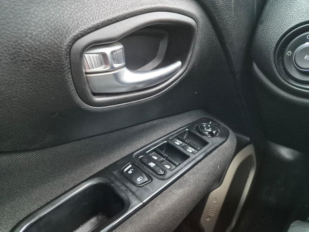 2016 Jeep Renegade 4WD North Htd Steering & Seats, BU Cam, - Photo #23