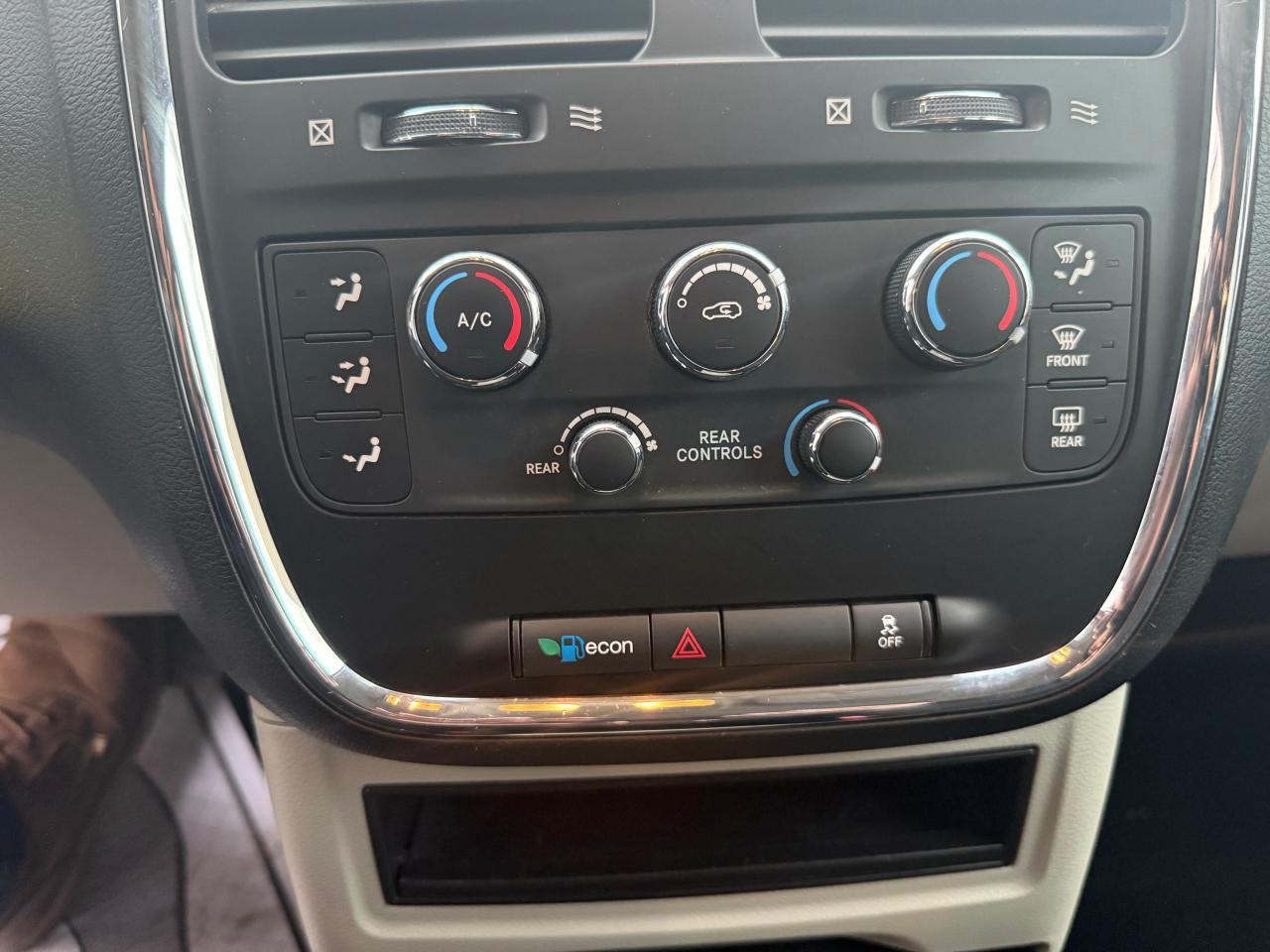 2013 Dodge Grand Caravan SXT - Photo #15