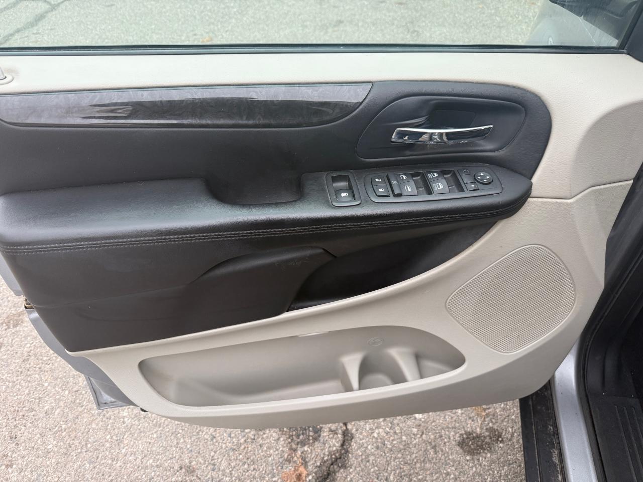 2013 Dodge Grand Caravan SXT - Photo #9