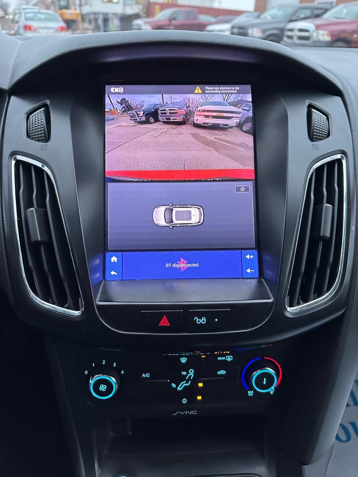 2015 Ford Focus SE Photo