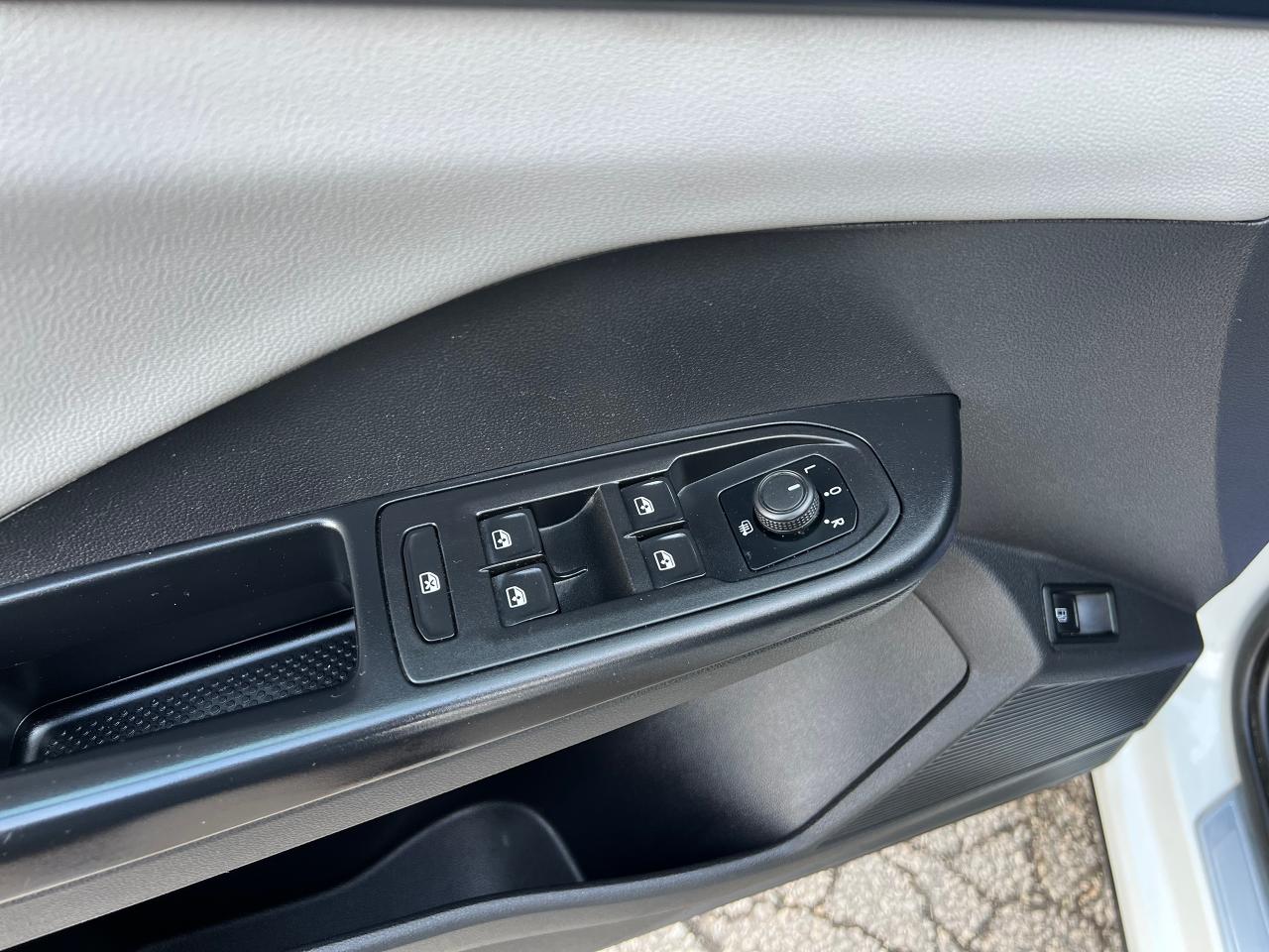 2022 Volkswagen Taos Comfortline 4WD BLINDSPOT HEATED SEATS APPLE CAR Photo