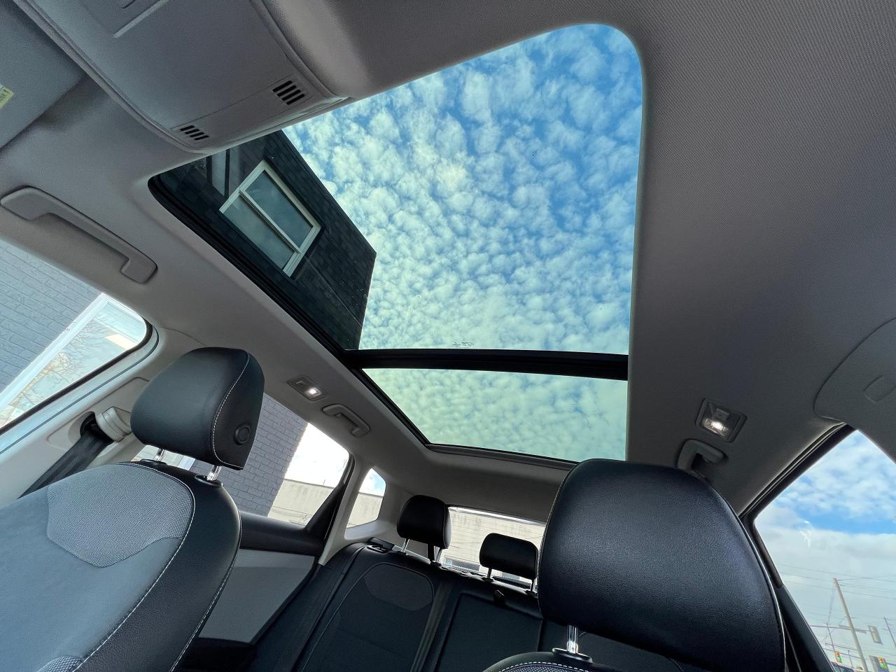 2022 Volkswagen Taos Comfortline 4WD BLINDSPOT HEATED SEATS APPLE CAR Photo