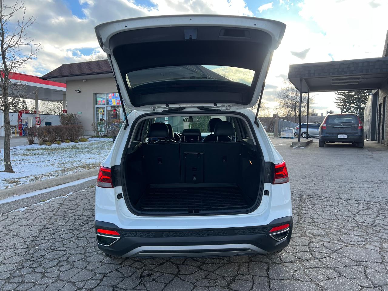 2022 Volkswagen Taos Comfortline 4WD BLINDSPOT HEATED SEATS APPLE CAR Photo