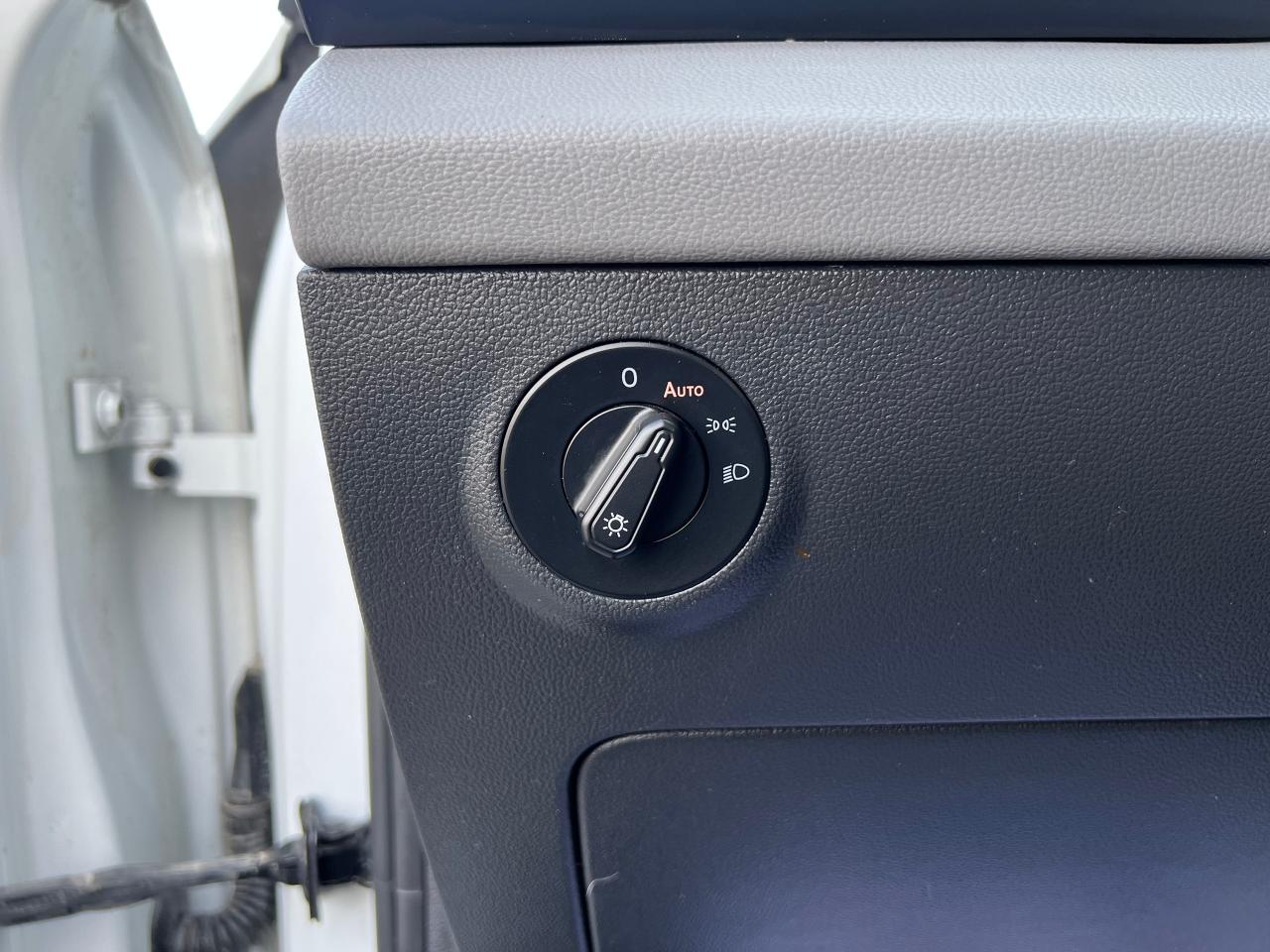 2022 Volkswagen Taos Comfortline 4WD BLINDSPOT HEATED SEATS APPLE CAR Photo