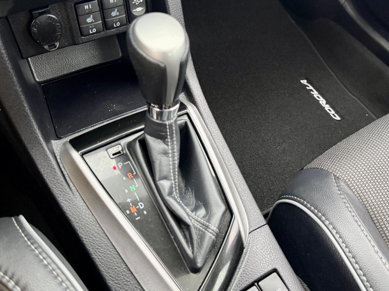 2015 Toyota Corolla S FINANCING AVAILABLE Photo12