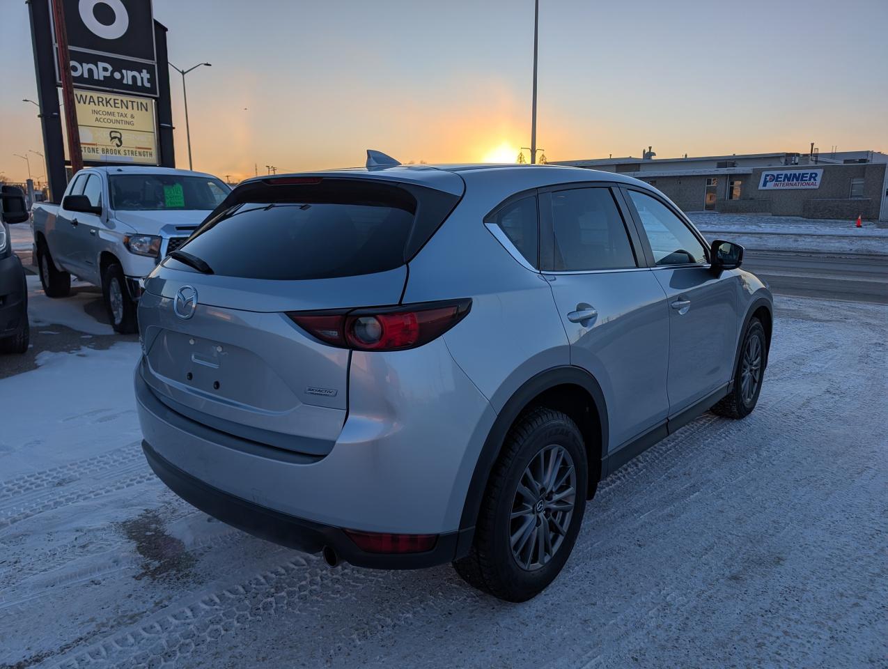 2017 Mazda CX-5 Touring | HEATED SEATS | BLIND SPOT MONITORING - Photo #4