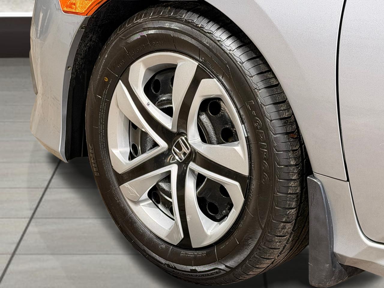 2017 Honda Civic LX+New Tires+Camera+CLEAN CARFAX Photo44