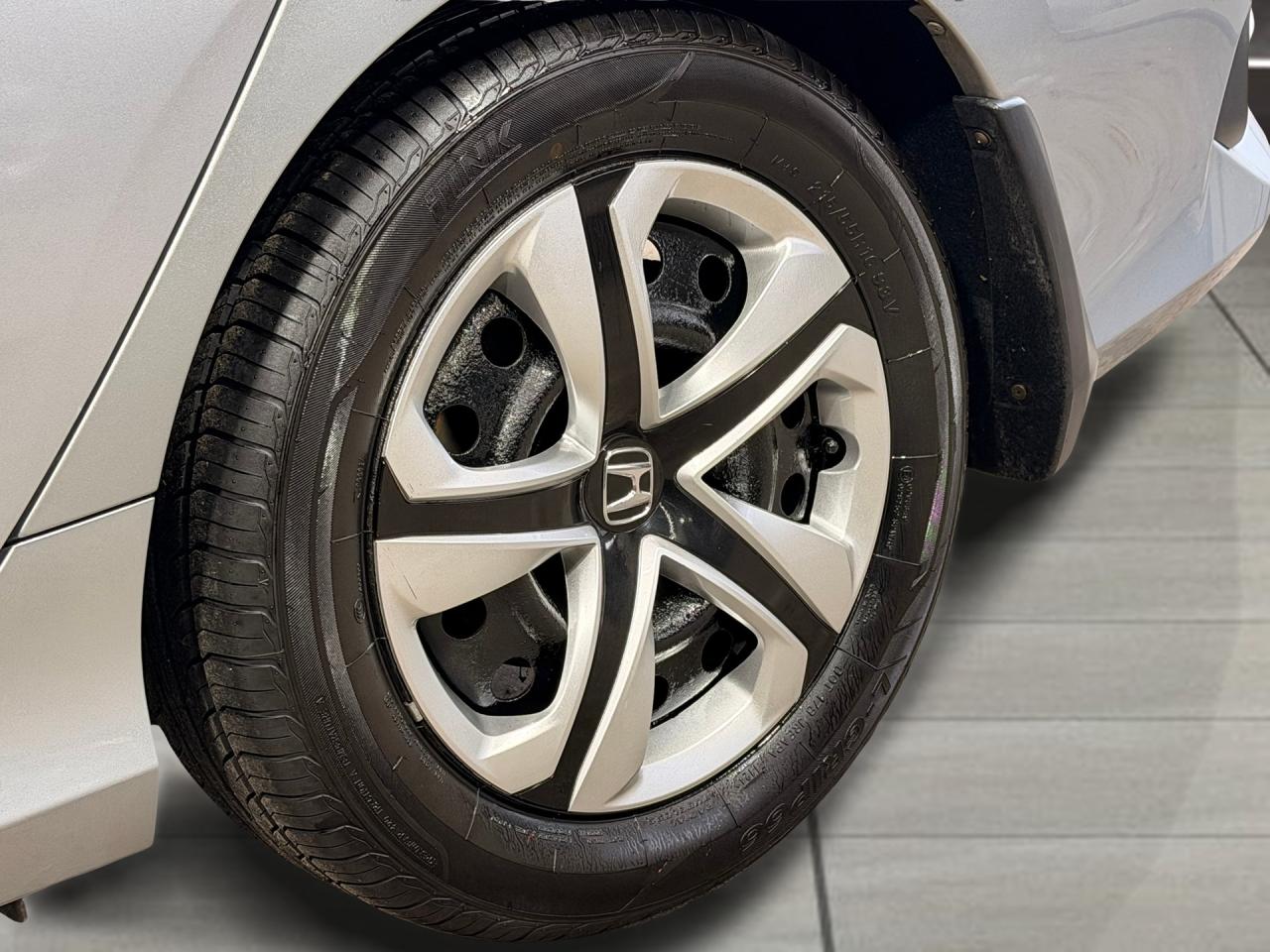 2017 Honda Civic LX+New Tires+Camera+CLEAN CARFAX Photo98