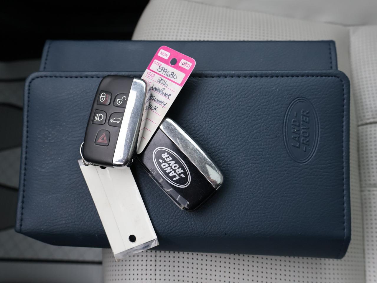 2016 Land Rover Discovery Sport HSE AWD CERTIFIED *ACCIDENT FREE*LAND ROVER MAINTAIN* CAMAERA BLUETOOTH LEATHER HEATED SEATS PANO ROOF CRUISE ALLOYS Photo