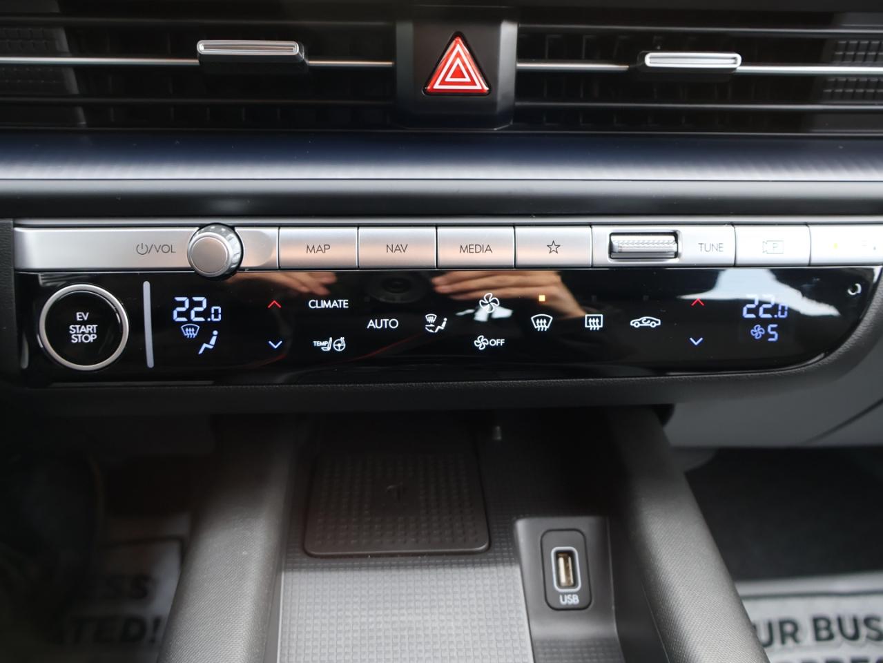 2024 Hyundai IONIQ 6 PREFERRED AWD CERTIFIED *ACCIDENT FREE* CAMERA NAV BLUETOOTH HEATED SEATS CRUISE ALLOYS - Photo #25