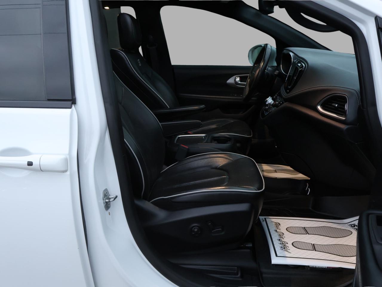 2019 Chrysler Pacifica LIMITED S-PKG CERTIFIED *ACCIDENT FREE*7 SEATS* NAVI 360 CAMERA P.ROOF LEATHER COOL/HEAT SEATS/STEERING P.SENSORS - Photo #18