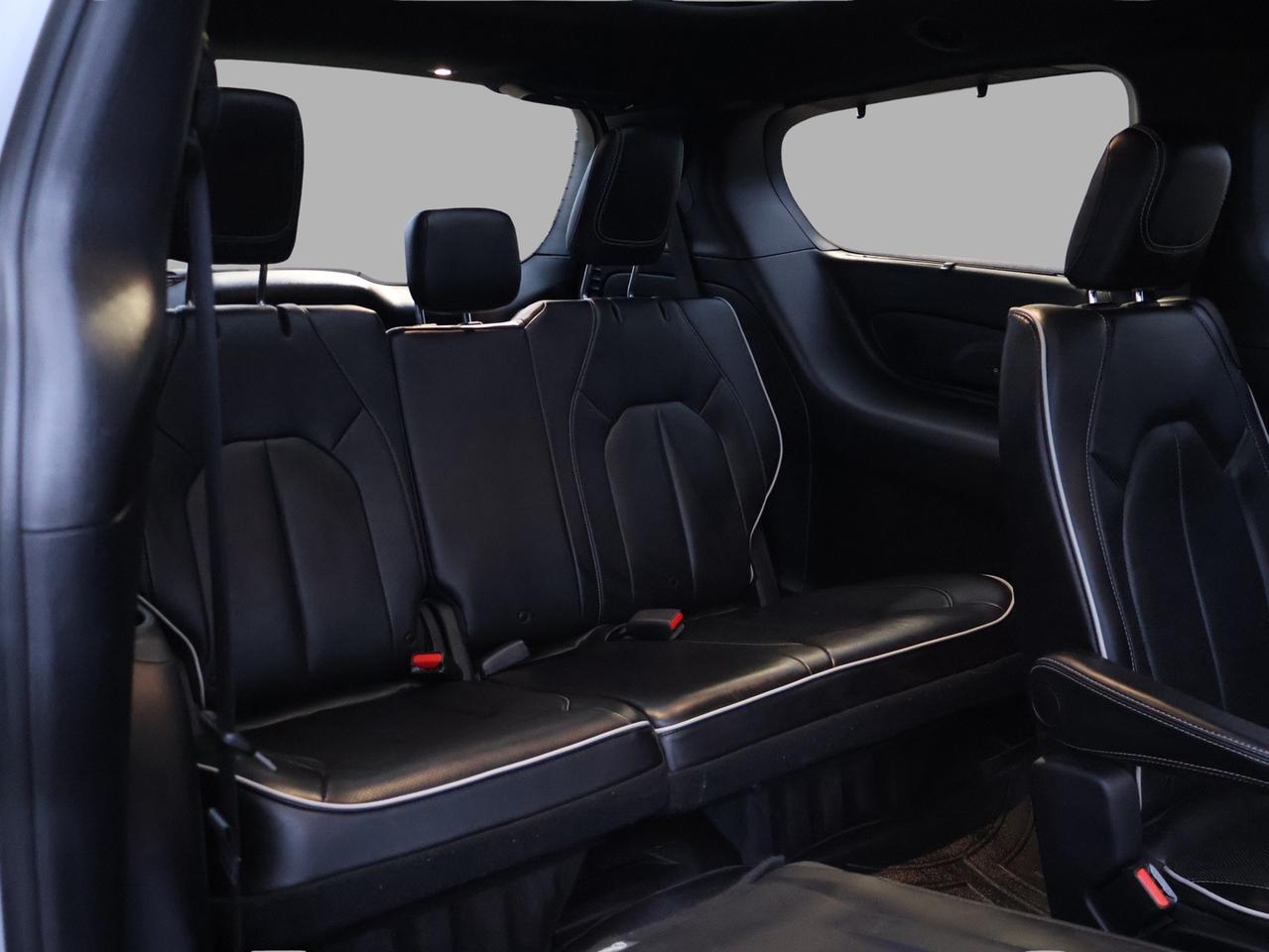 2019 Chrysler Pacifica LIMITED S-PKG CERTIFIED *ACCIDENT FREE*7 SEATS* NAVI 360 CAMERA P.ROOF LEATHER COOL/HEAT SEATS/STEERING P.SENSORS Photo