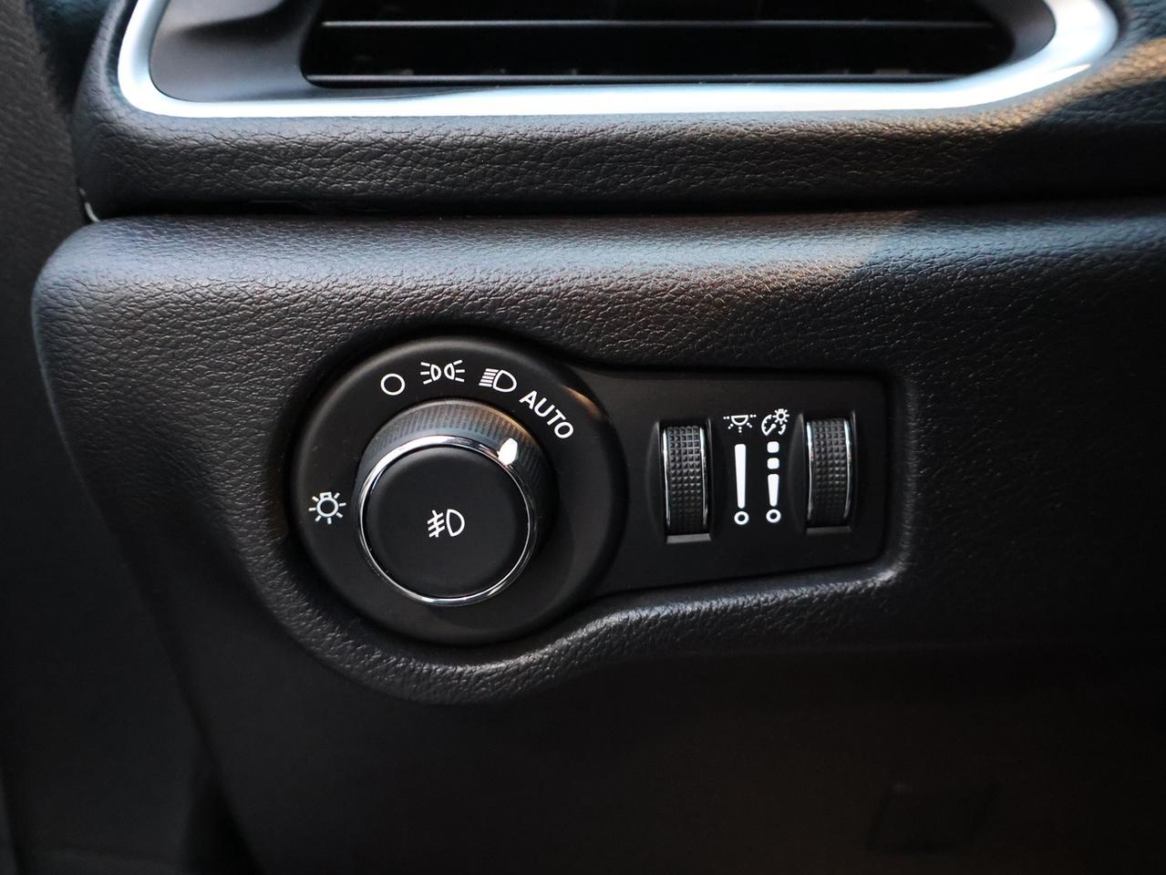 2019 Chrysler Pacifica LIMITED S-PKG CERTIFIED *ACCIDENT FREE*7 SEATS* NAVI 360 CAMERA P.ROOF LEATHER COOL/HEAT SEATS/STEERING P.SENSORS Photo