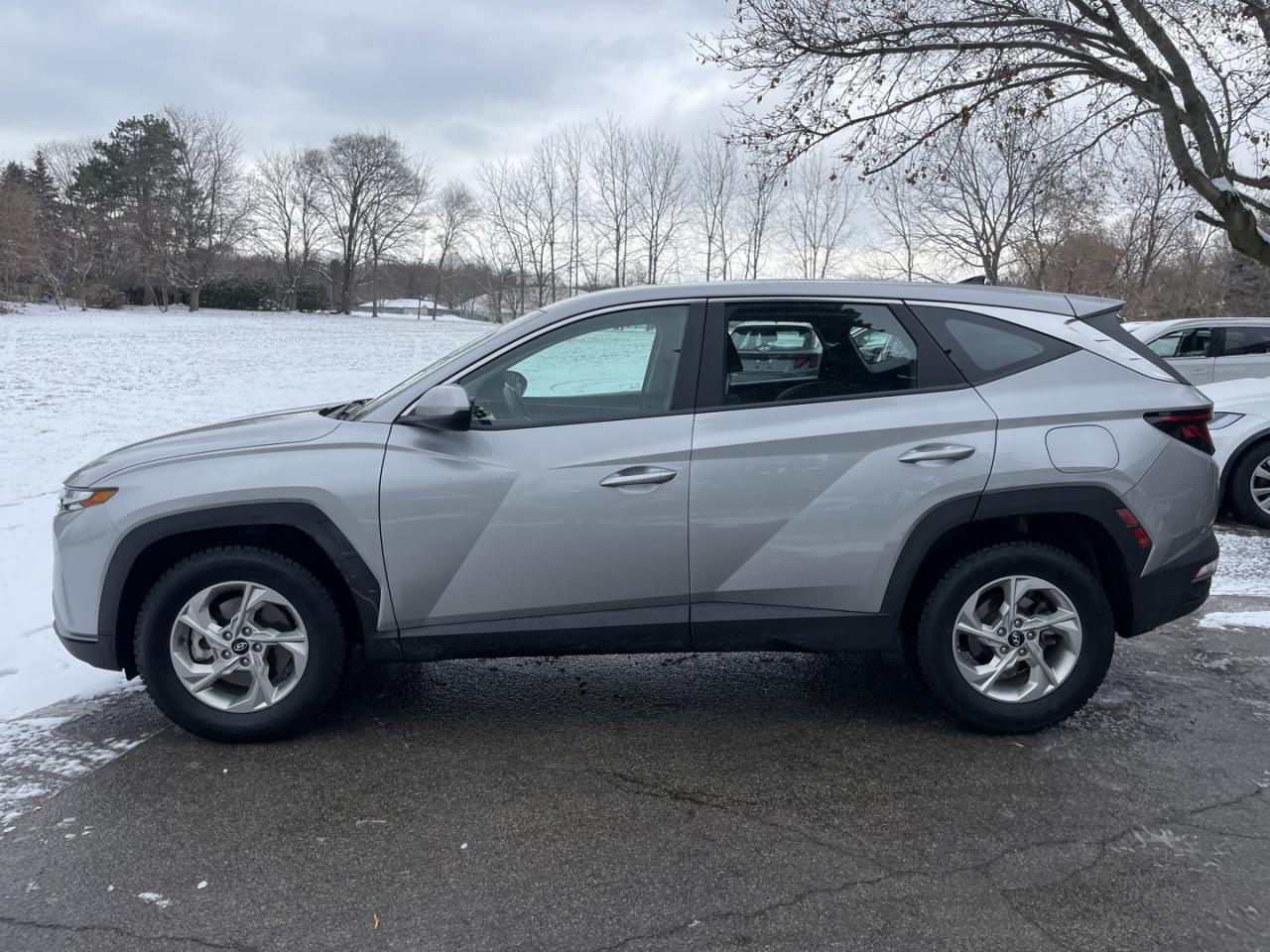 2023 Hyundai Tucson Essential AWD *One Owner / Clean Carfax Photo2