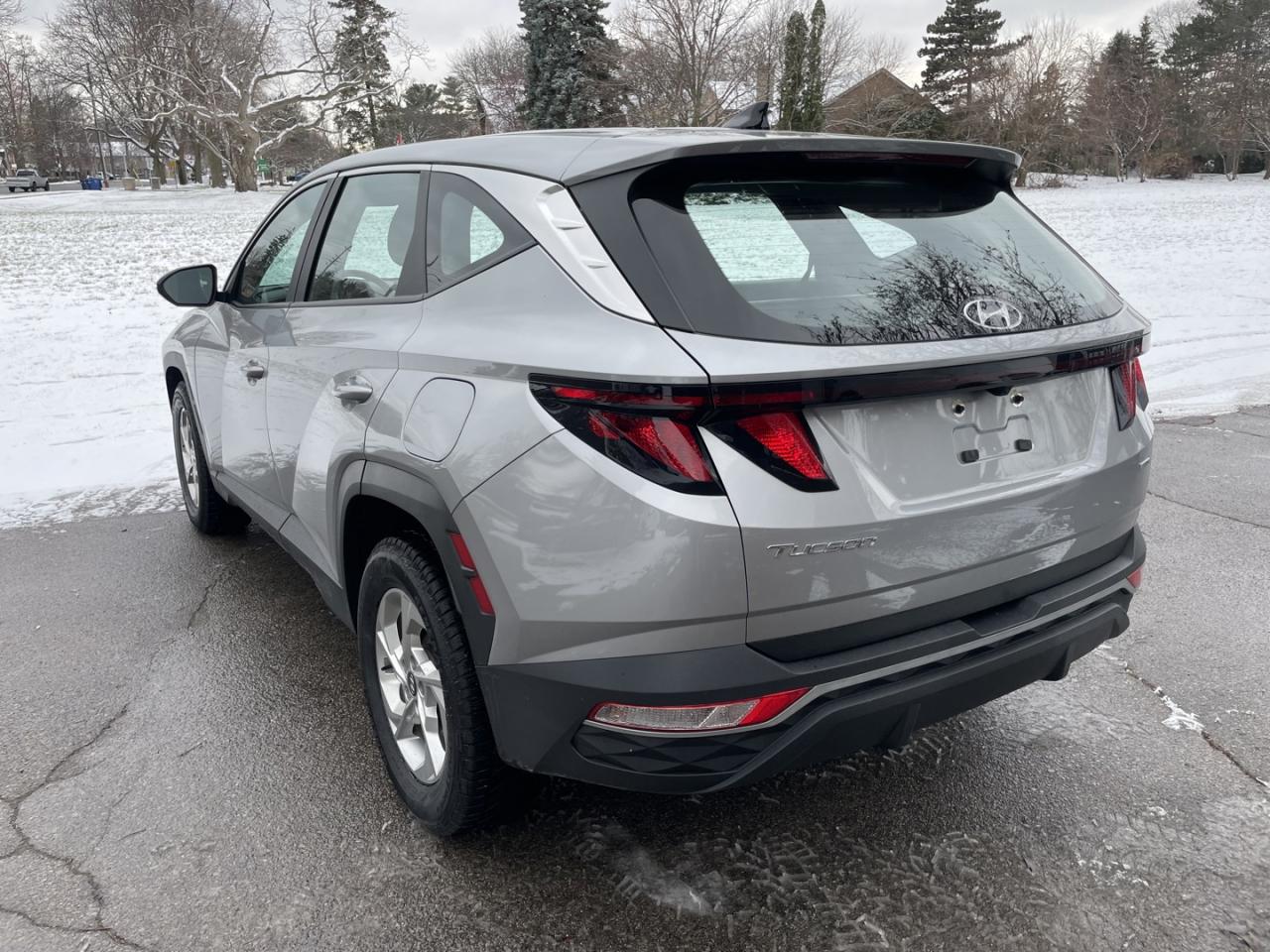 2023 Hyundai Tucson Essential AWD *One Owner / Clean Carfax - Photo #4