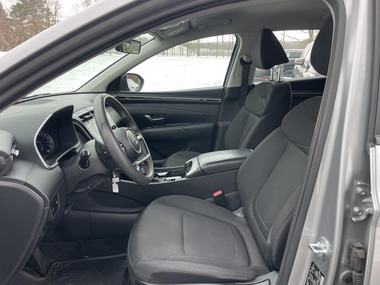 2023 Hyundai Tucson Essential AWD *One Owner / Clean Carfax - Photo #9