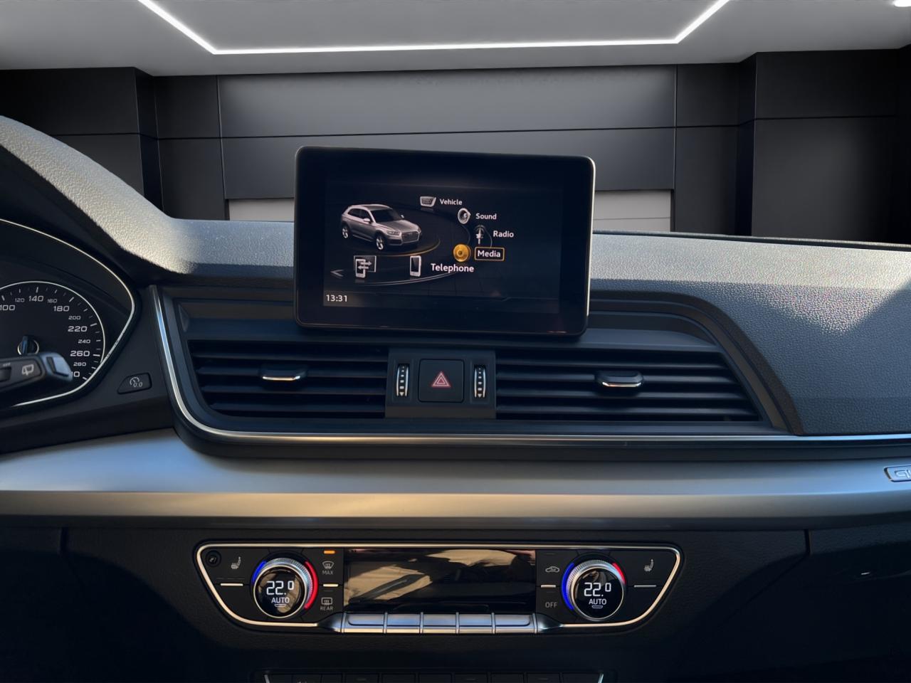 2018 Audi Q5 2.0T Quattro - Awd - Leather - Low Kms !! Photo