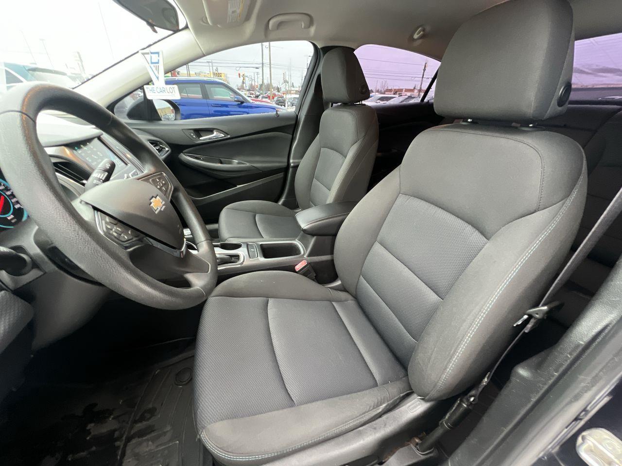 2016 Chevrolet Cruze LT Auto FWD, HEATED FRONT SEATS, SIRIUS XM, BACK UP CAM, PUSH TO START!! Photo