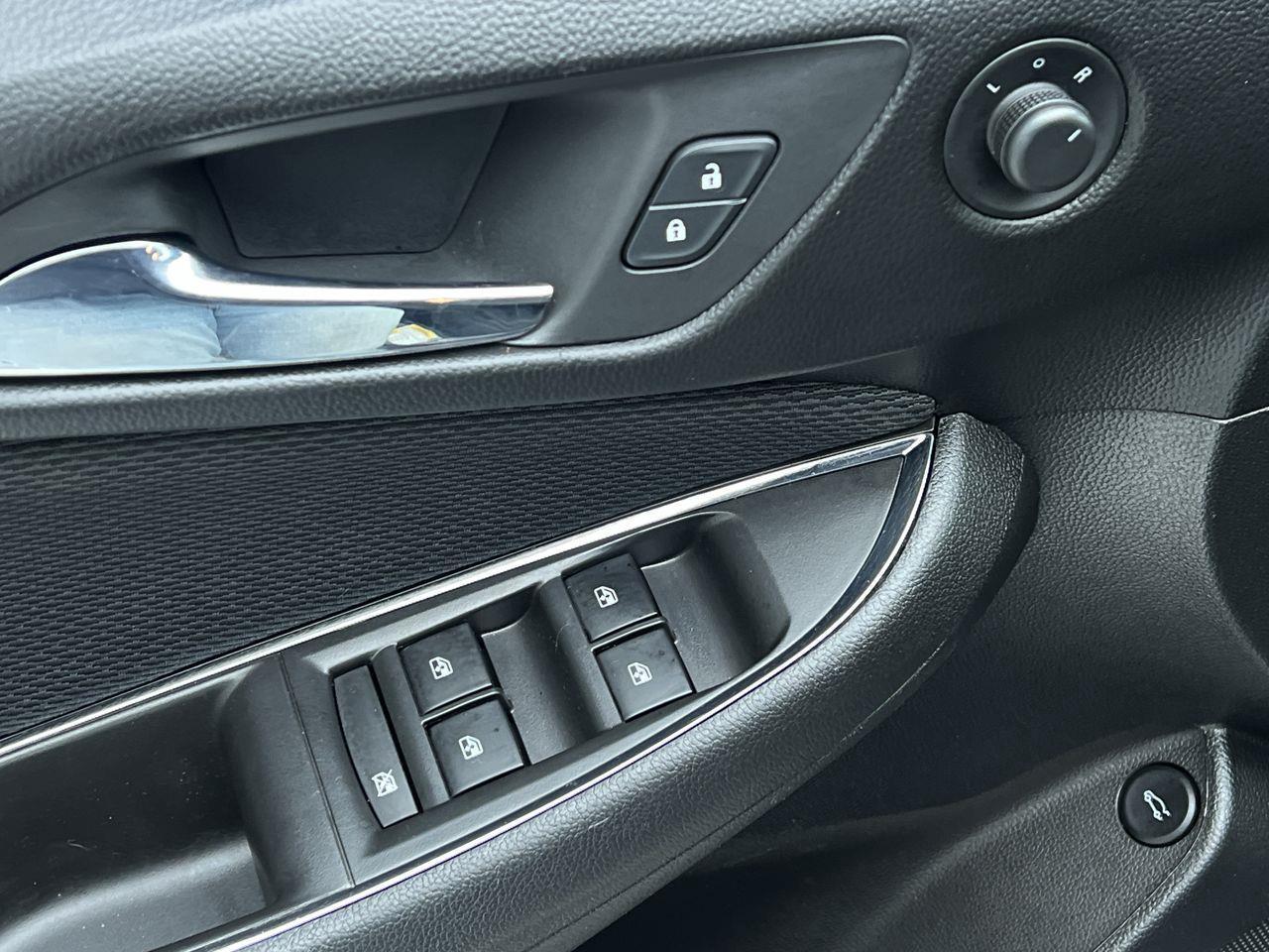 2016 Chevrolet Cruze LT Auto FWD, HEATED FRONT SEATS, SIRIUS XM, BACK UP CAM, PUSH TO START!! Photo