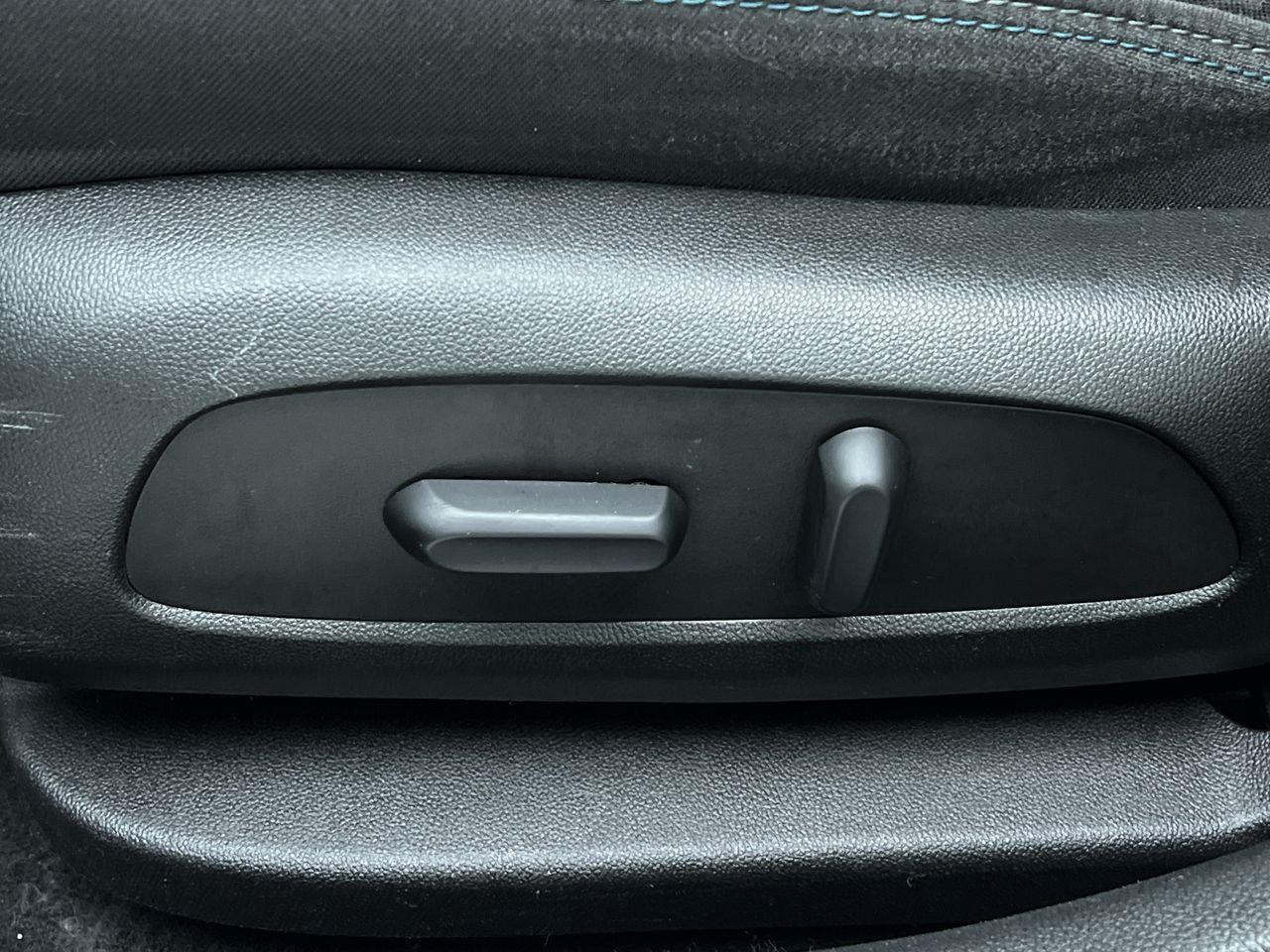 2016 Chevrolet Cruze LT Auto FWD, HEATED FRONT SEATS, SIRIUS XM, BACK UP CAM, PUSH TO START!! Photo