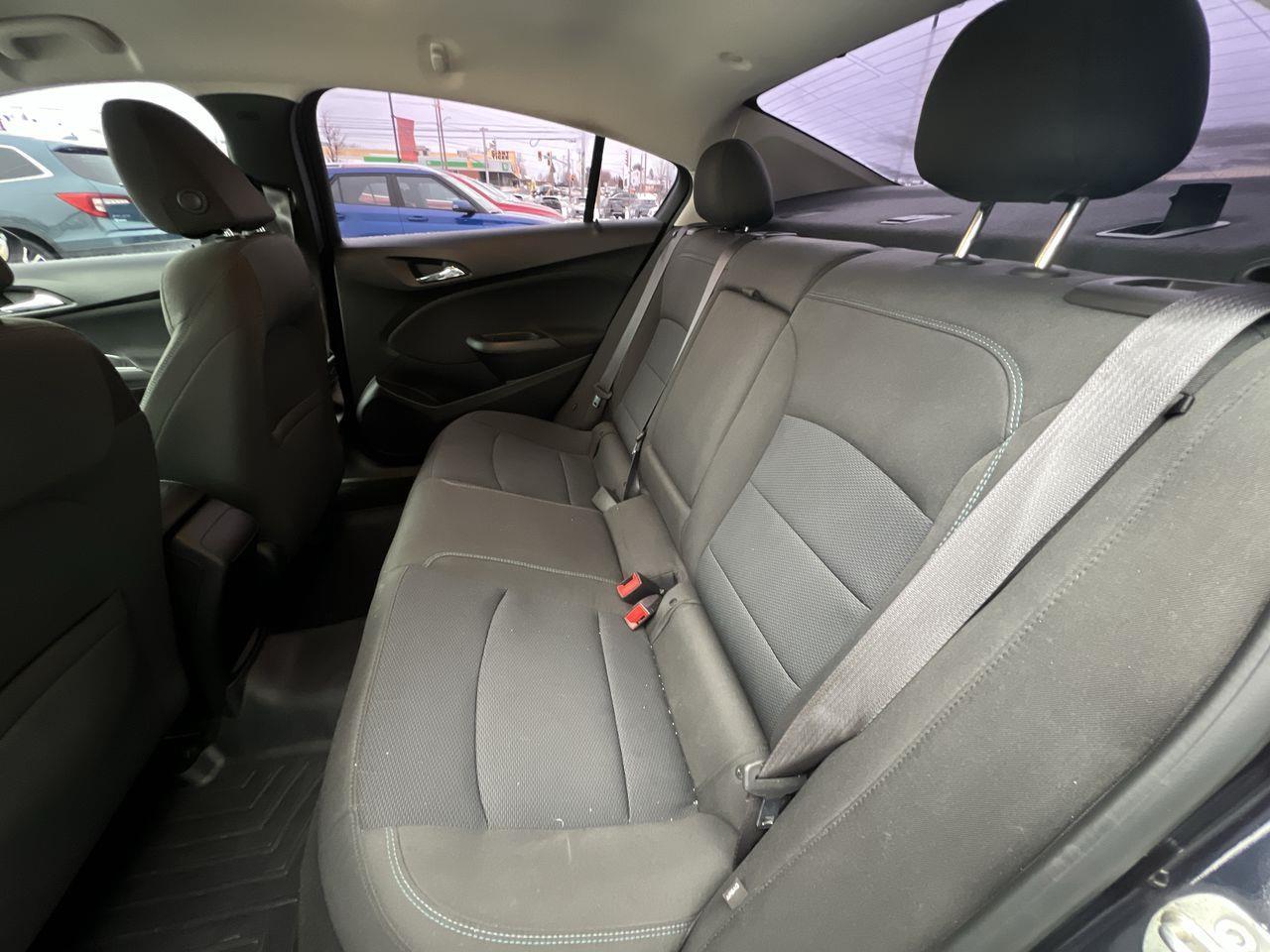 2016 Chevrolet Cruze LT Auto FWD, HEATED FRONT SEATS, SIRIUS XM, BACK UP CAM, PUSH TO START!! Photo