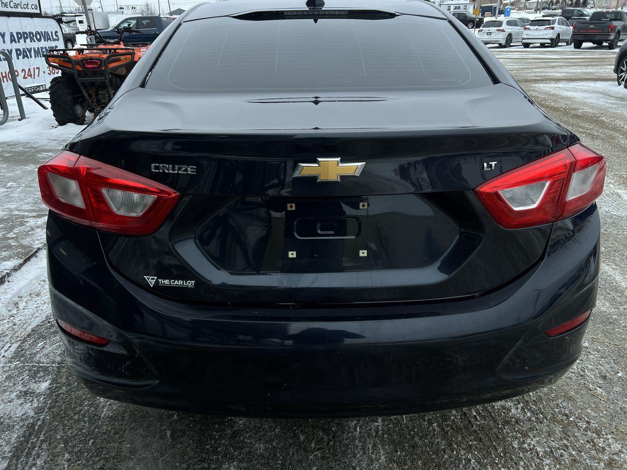 2016 Chevrolet Cruze LT Auto FWD, HEATED FRONT SEATS, SIRIUS XM, BACK UP CAM, PUSH TO START!! Photo