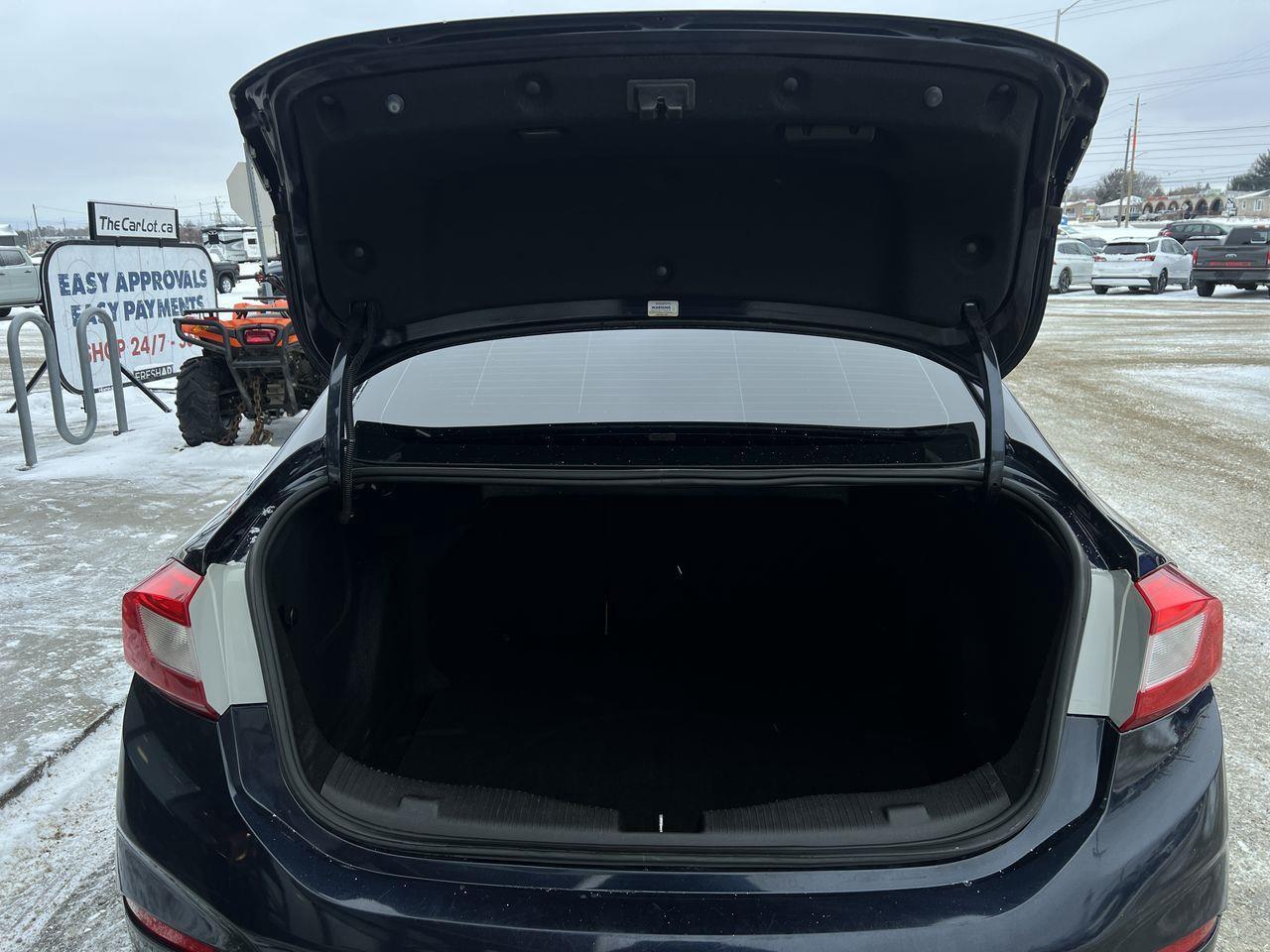 2016 Chevrolet Cruze LT Auto FWD, HEATED FRONT SEATS, SIRIUS XM, BACK UP CAM, PUSH TO START!! Photo