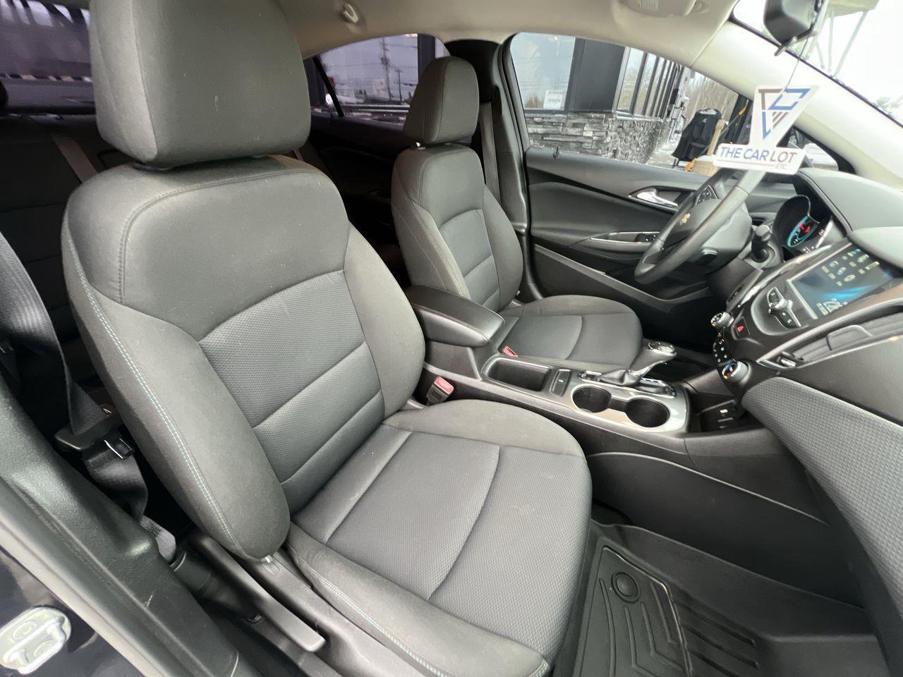 2016 Chevrolet Cruze LT Auto FWD, HEATED FRONT SEATS, SIRIUS XM, BACK UP CAM, PUSH TO START!! Photo