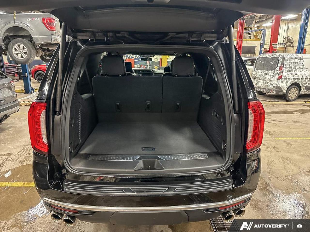 2021 GMC Yukon XL Denali PREM PKG | NO ACCIDENTS | 1 OWNER | REAR MEDIA SYS Photo