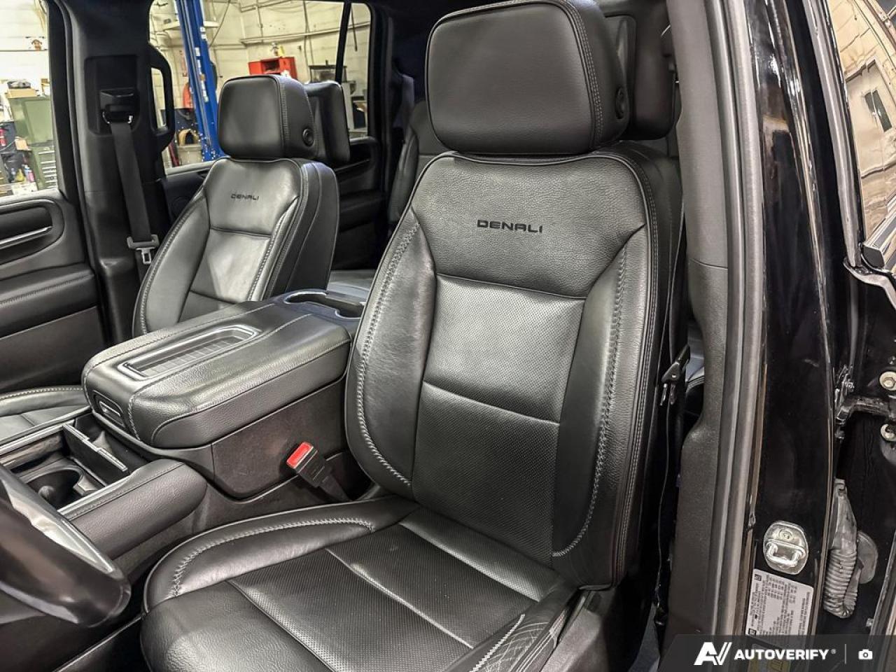 2021 GMC Yukon XL Denali PREM PKG | NO ACCIDENTS | 1 OWNER | REAR MEDIA SYS Photo