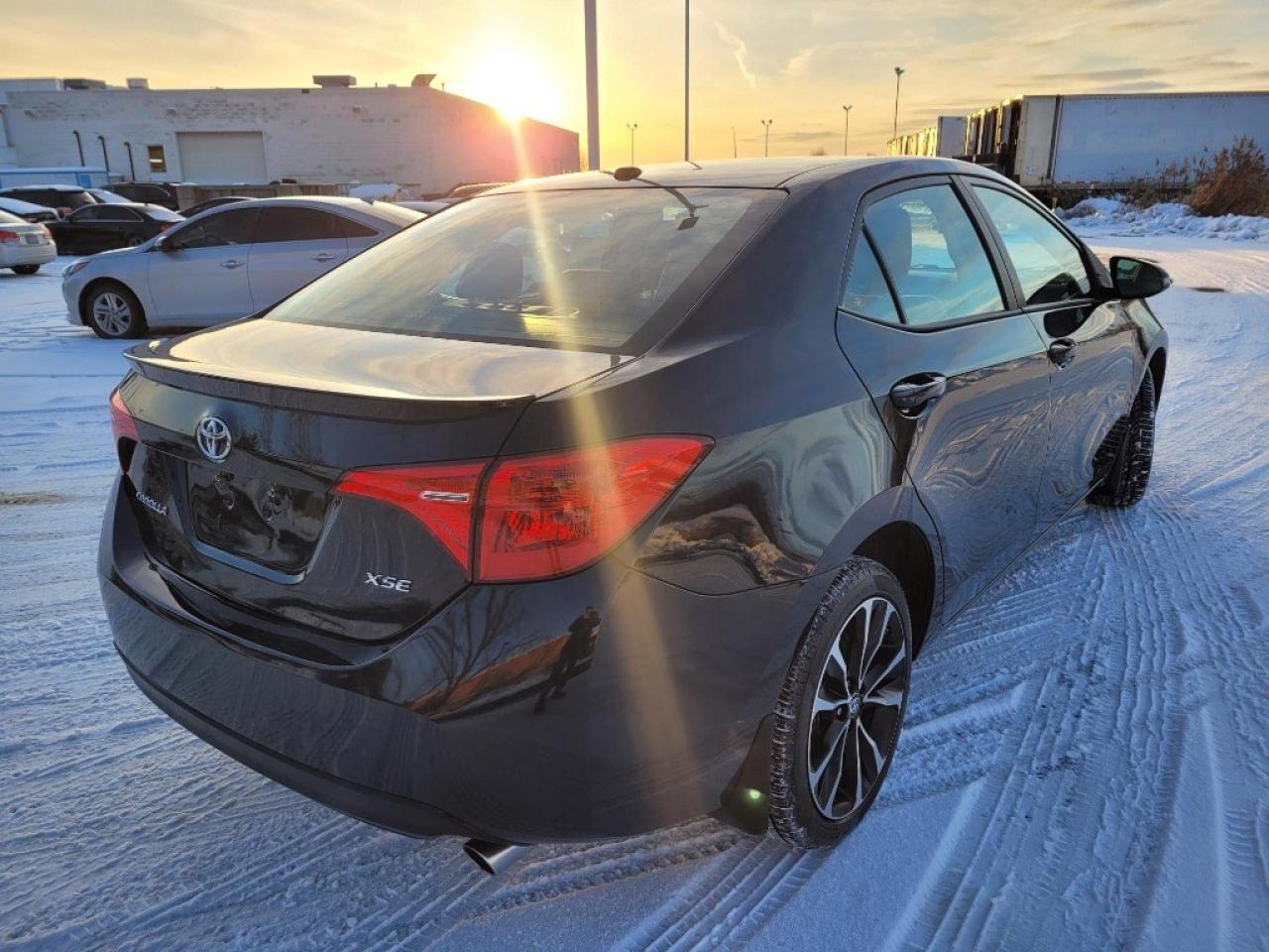 2018 Toyota Corolla SE CVT Photo