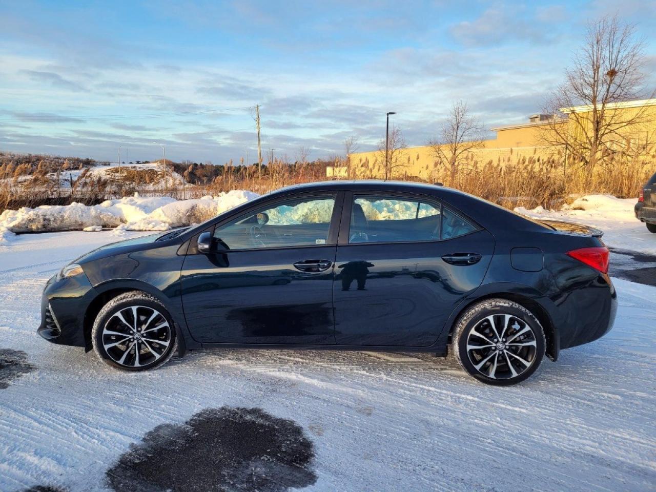 2018 Toyota Corolla SE CVT Photo