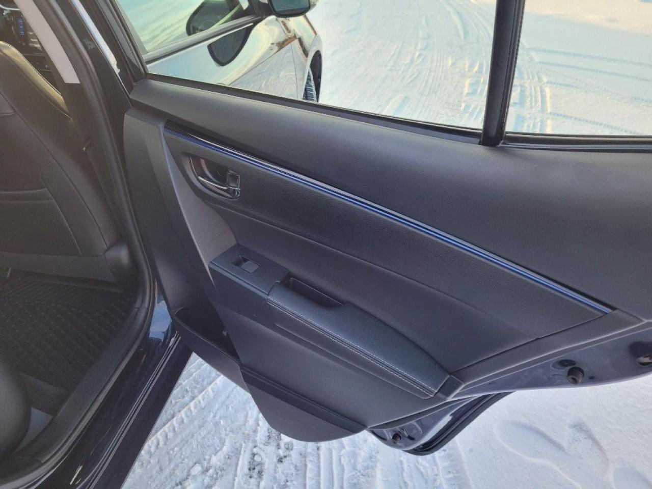 2018 Toyota Corolla SE CVT Photo