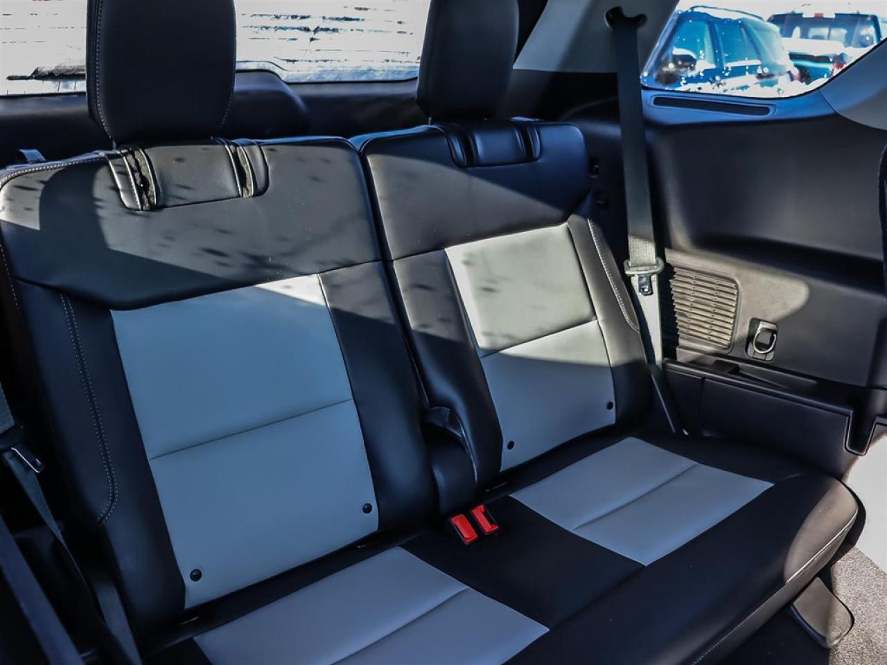 2022 Ford Explorer XLT 4WD Photo