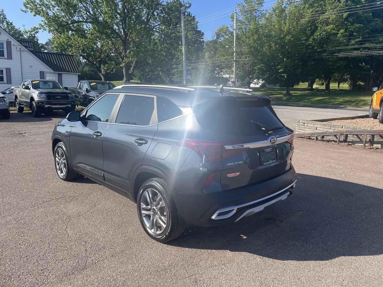 2021 Kia Seltos EX Photo4
