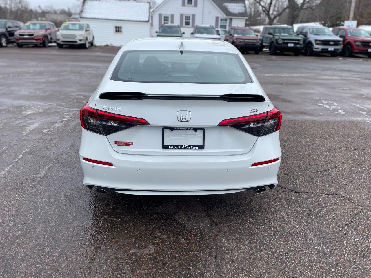 2024 Honda Civic SI Sedan BASE Photo5