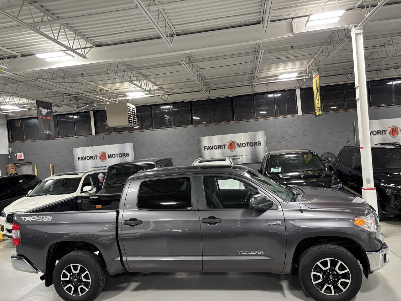 2016 Toyota Tundra SR5|4WD|CREWMAX|iFORCEV8|SUNROOF|BACKCAM|HEATSEATS Photo2