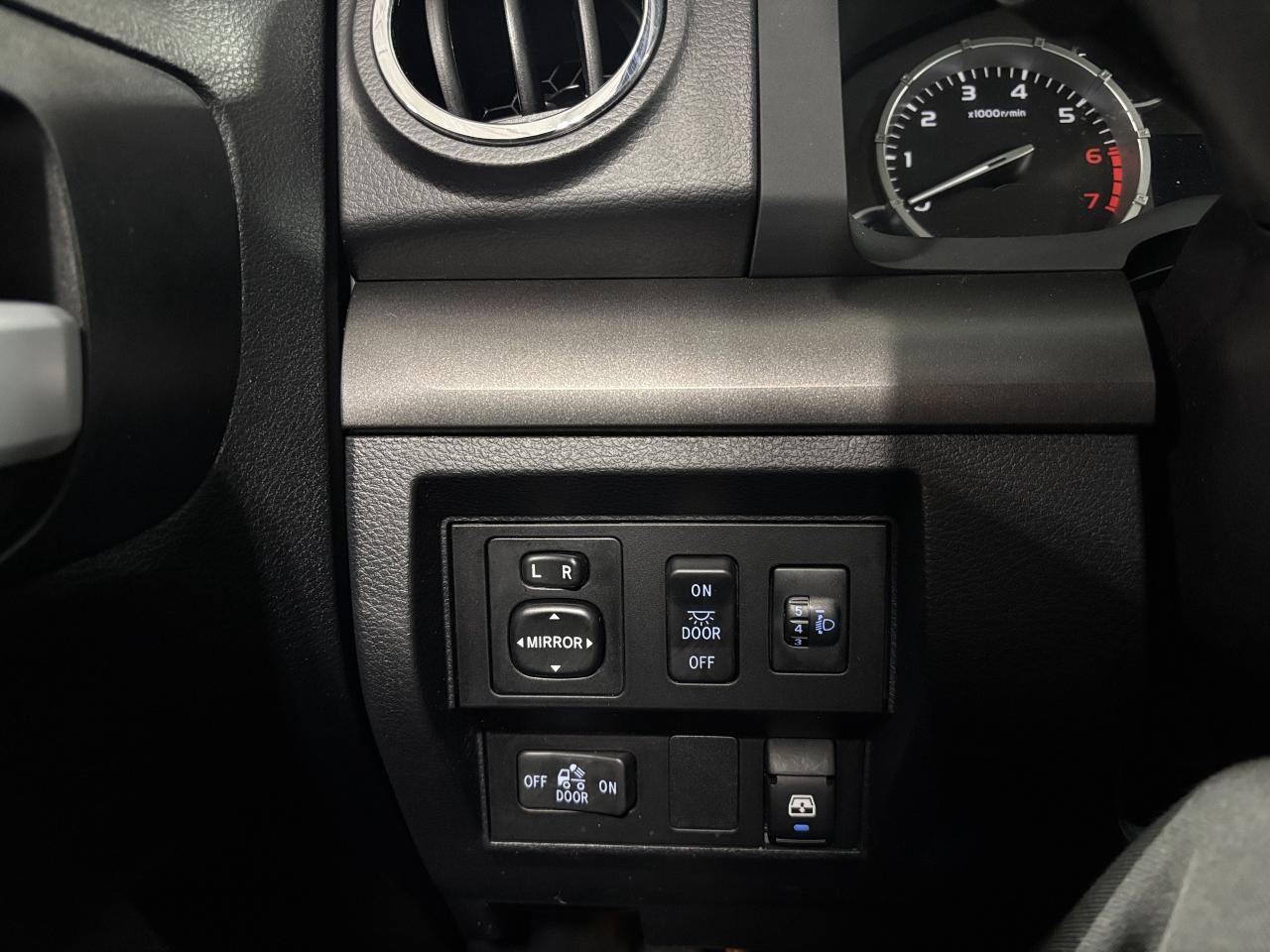 2016 Toyota Tundra SR5|4WD|CREWMAX|iFORCEV8|SUNROOF|BACKCAM|HEATSEATS - Photo #17