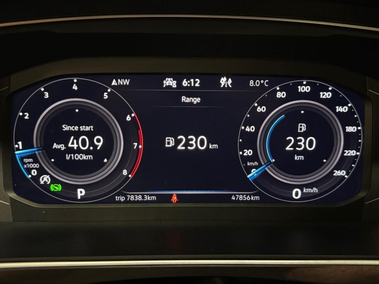 2023 Volkswagen Tiguan 2.0L R-Line Blk Ed! Great kms! Clean CarFax! Photo