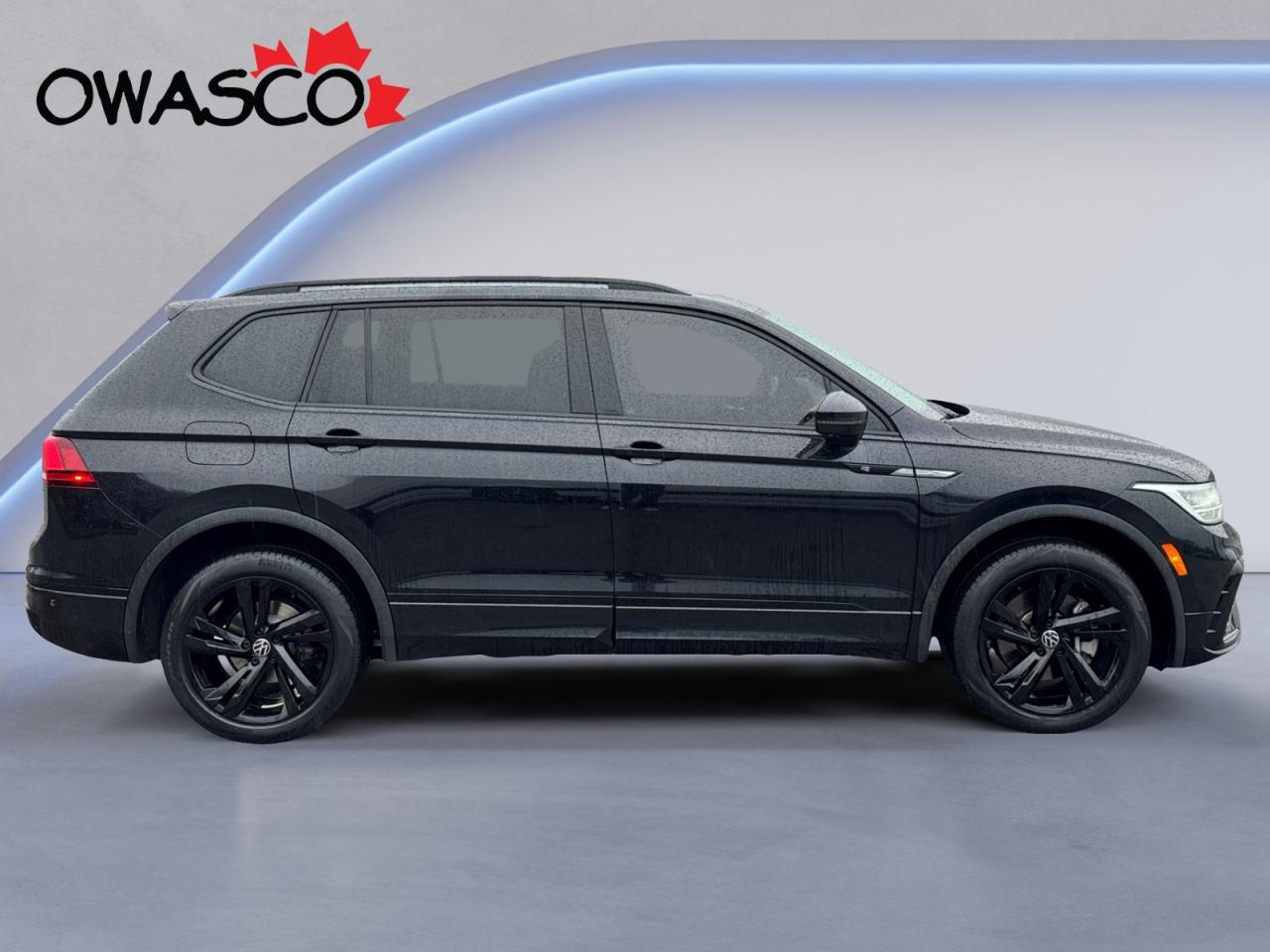 2023 Volkswagen Tiguan 2.0L R-Line Blk Ed! Great kms! Clean CarFax! Photo