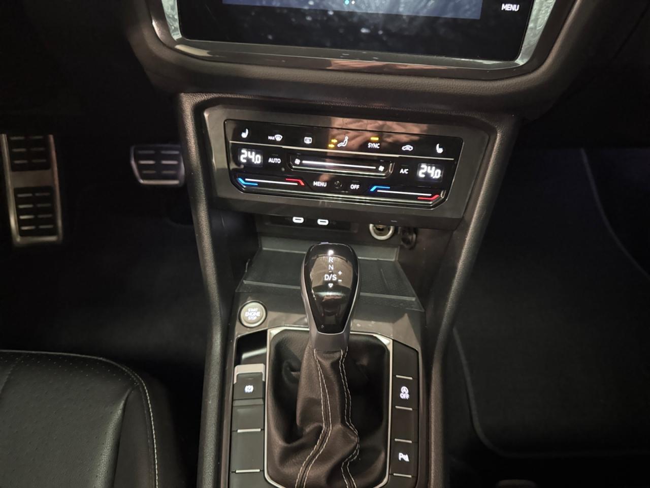 2023 Volkswagen Tiguan 2.0L R-Line Blk Ed! Great kms! Clean CarFax! Photo