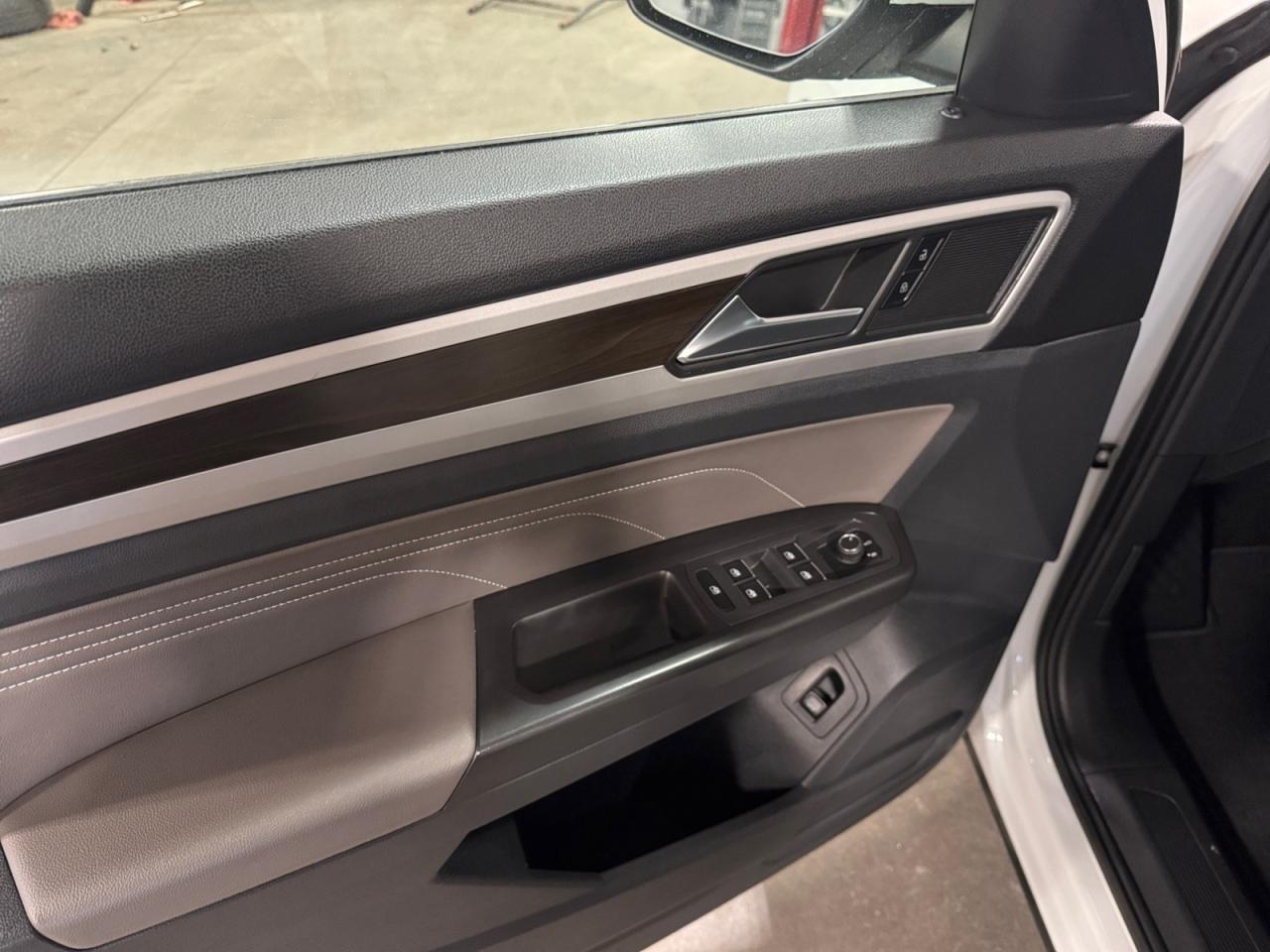 2022 Volkswagen Atlas 3.6L Comfortline! One Owner Off Lease! Certified! Photo