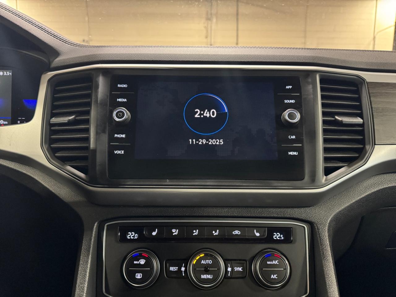 2022 Volkswagen Atlas 3.6L Comfortline! One Owner Off Lease! Certified! Photo