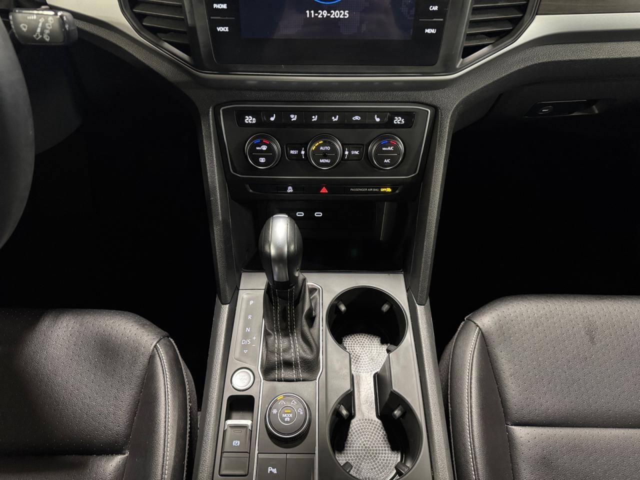 2022 Volkswagen Atlas 3.6L Comfortline! One Owner Off Lease! Certified! Photo