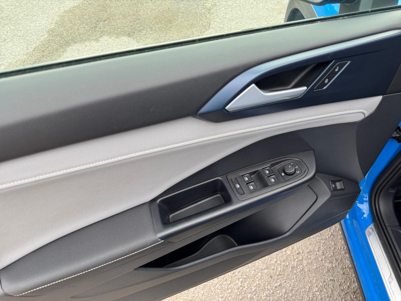 2024 Volkswagen Taos 1.5L Why Buy New? Corporate Car! Great kms! Photo