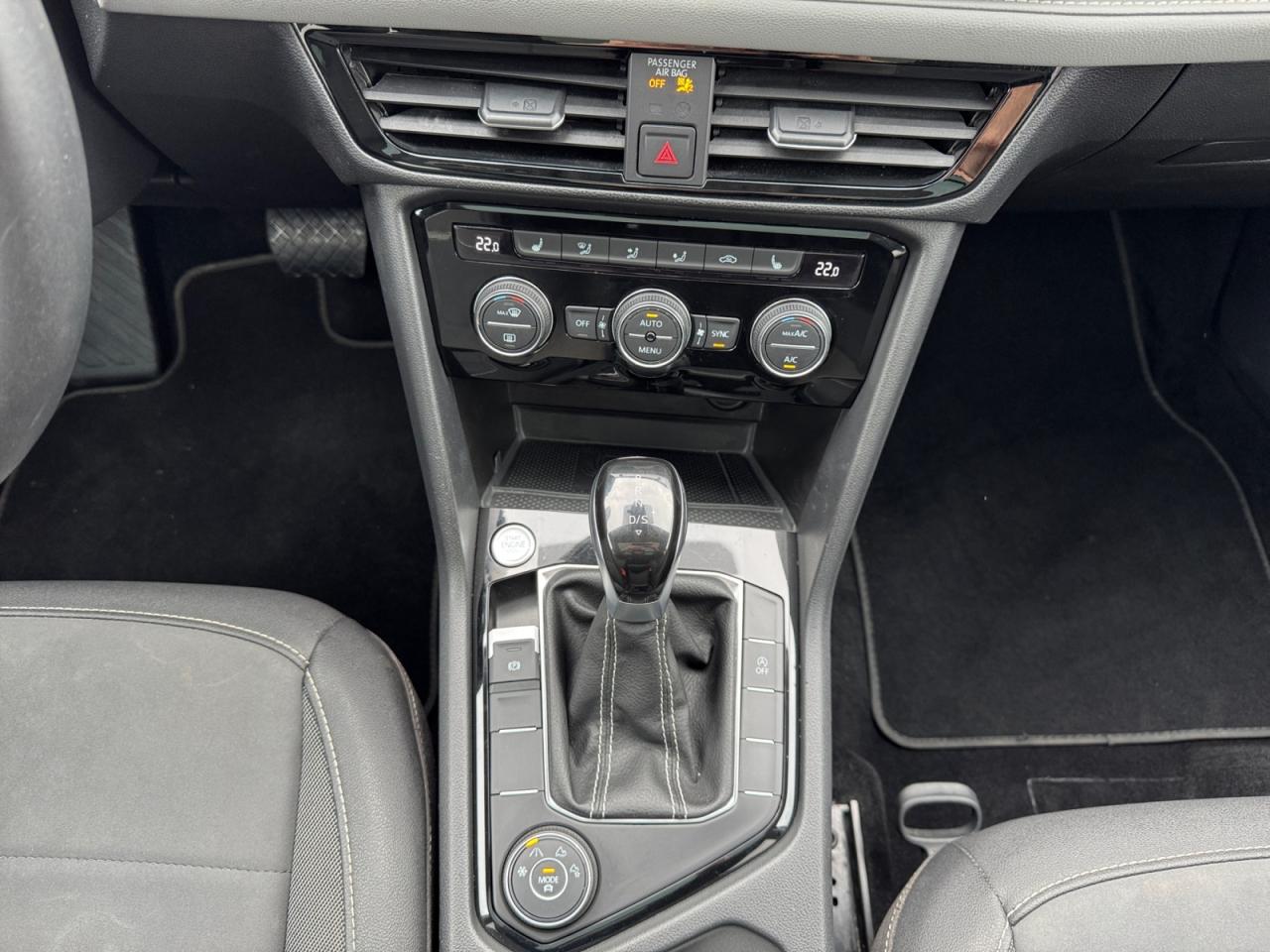 2024 Volkswagen Taos 1.5L Why Buy New? Corporate Car! Great kms! Photo